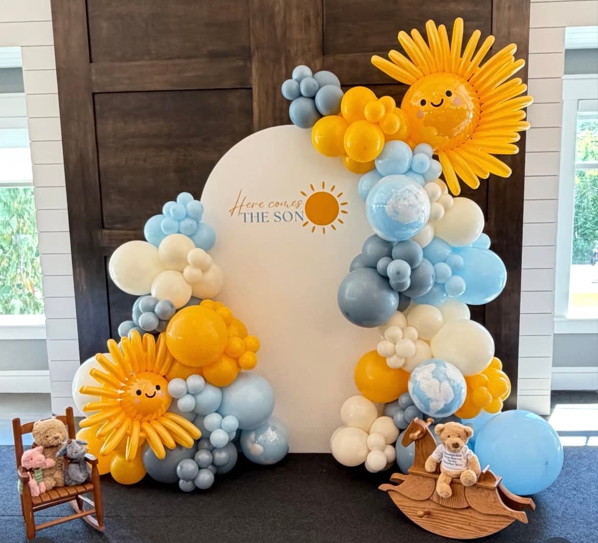 Intimate Jovira styling with a soft balloon cluster above a dressed celebration table